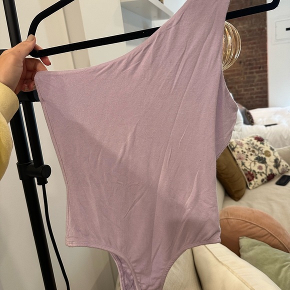 Super down Laney one shoulder bodysuit - Picture 3 of 3